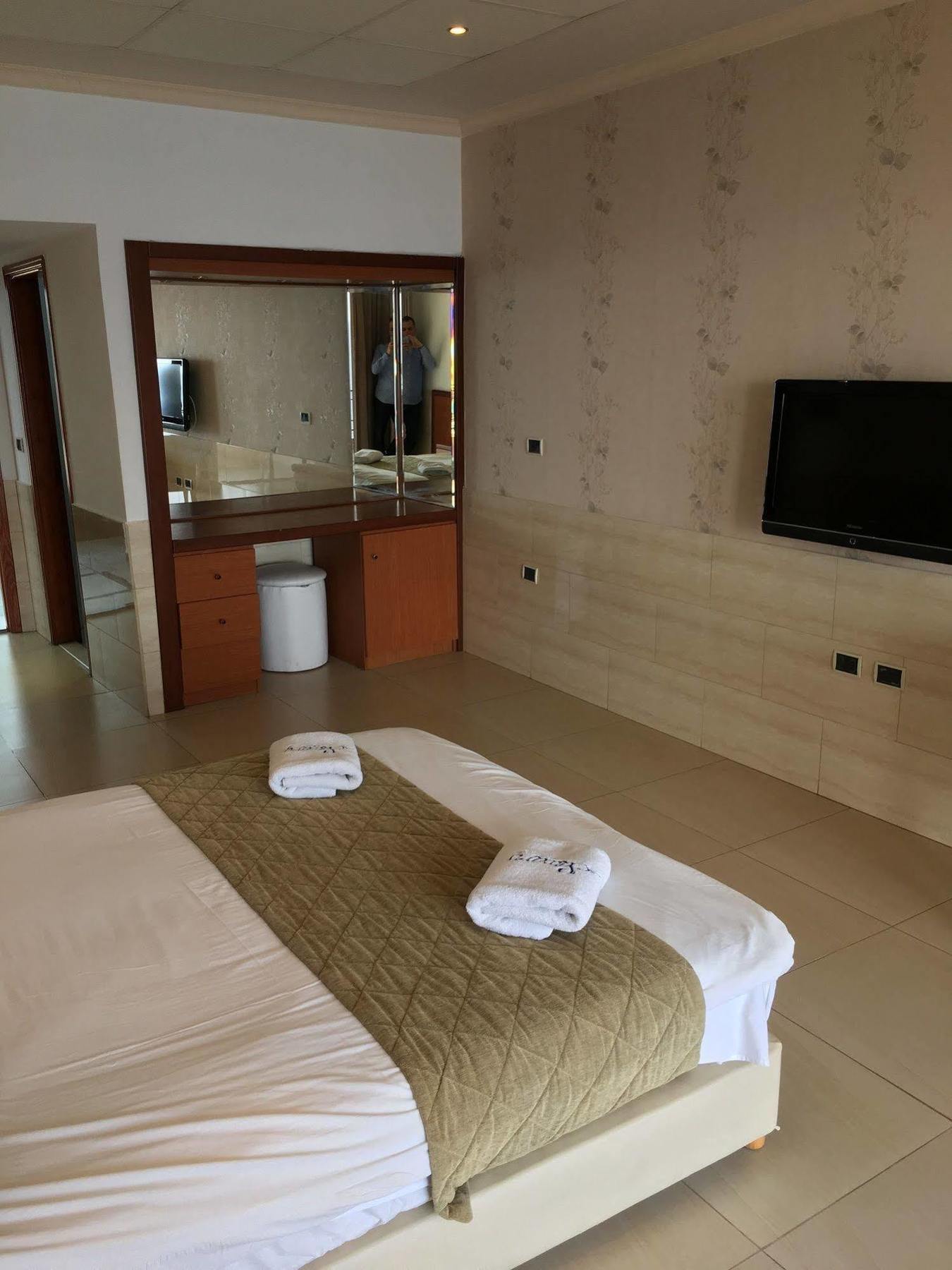 Sawary Beach Hotel Batroun Ngoại thất bức ảnh